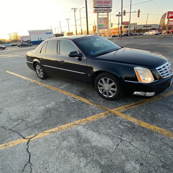 ‘07 Cadillac DTS - Picture 3 of 10